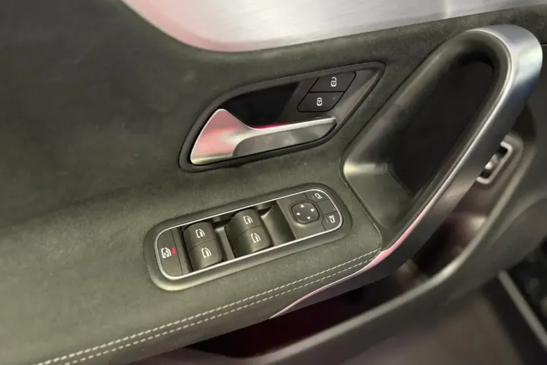 Mercedes-Benz CLA 250 din 2021 cu 37.000 km - oferta MER174226 - foto 12