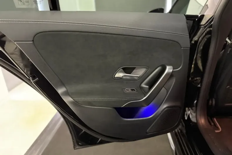 Mercedes-Benz CLA 250 din 2021 cu 37.000 km - oferta MER174226 - foto 19