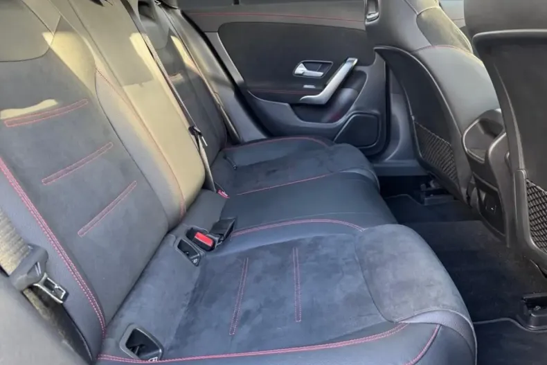 Mercedes-Benz CLA 250 din 2021 cu 50.500 km - oferta MER174229 - foto 4