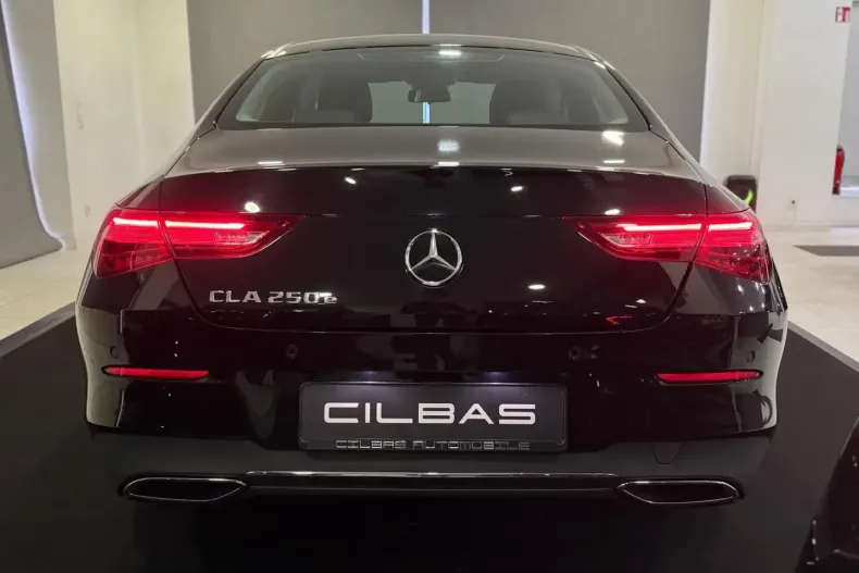 Mercedes-Benz CLA 250 din 2021 cu 61.645 km - oferta MER174232 - foto 6