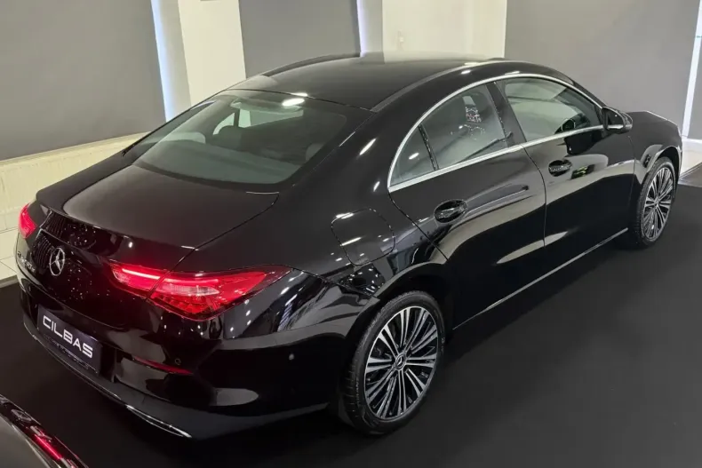 Mercedes-Benz CLA 250 din 2021 cu 61.645 km - oferta MER174232 - foto 8
