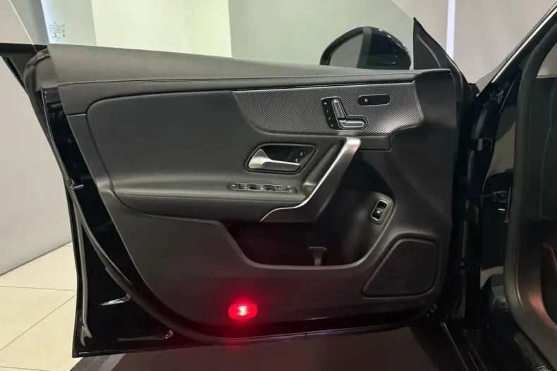 Mercedes-Benz CLA 250 din 2021 cu 61.645 km - oferta MER174232 - foto 14