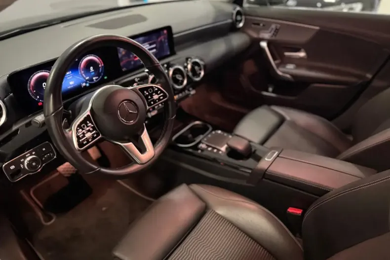 Mercedes-Benz CLA 250 din 2021 cu 61.645 km - oferta MER174232 - foto 16