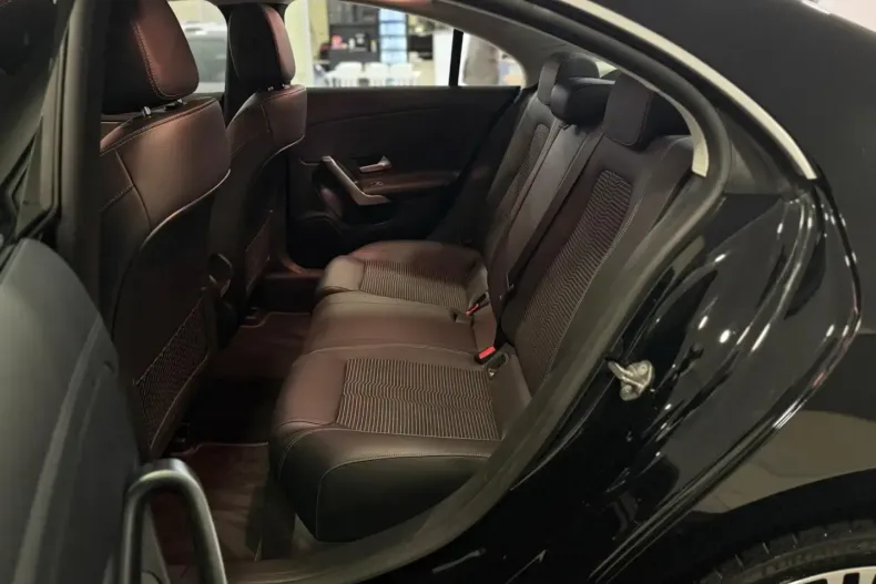 Mercedes-Benz CLA 250 din 2021 cu 61.645 km - oferta MER174232 - foto 19