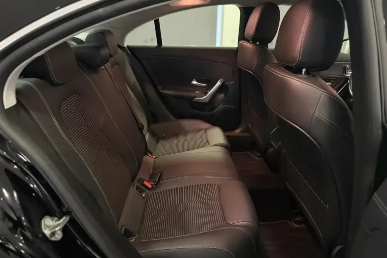 Mercedes-Benz CLA 250 din 2021 cu 61.645 km - oferta MER174232 - foto 22