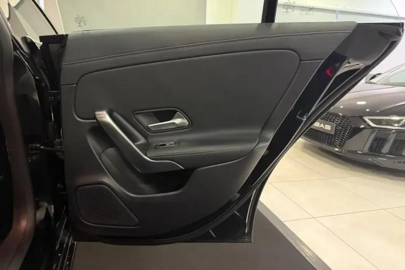 Mercedes-Benz CLA 250 din 2021 cu 61.645 km - oferta MER174232 - foto 23