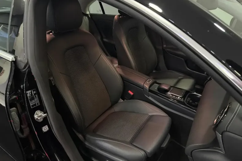 Mercedes-Benz CLA 250 din 2021 cu 61.645 km - oferta MER174232 - foto 24