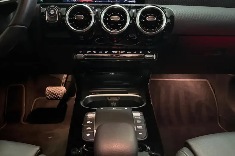 Mercedes-Benz CLA 250 din 2021 cu 61.645 km - oferta MER174232 - foto 27