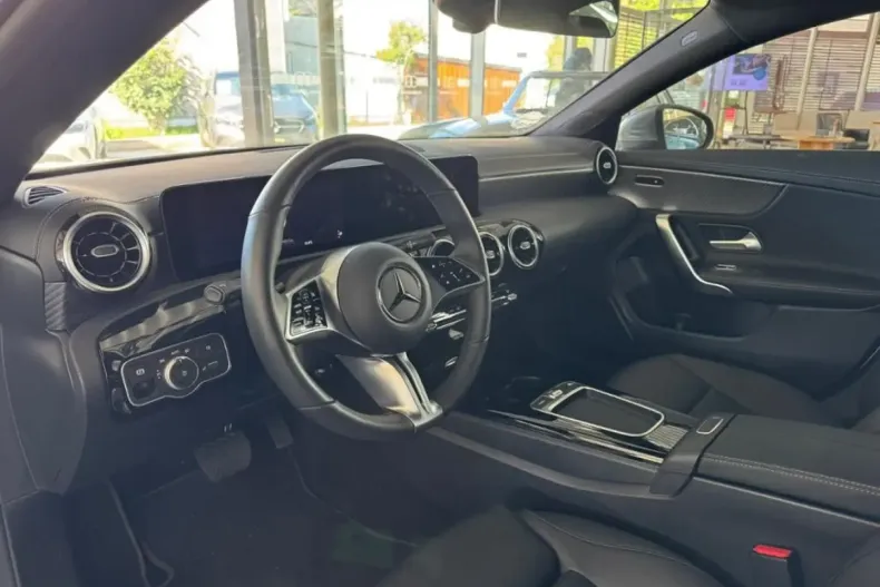 Mercedes-Benz CLA 180 din 2024 cu 24.004 km - oferta MER174236 - foto 7