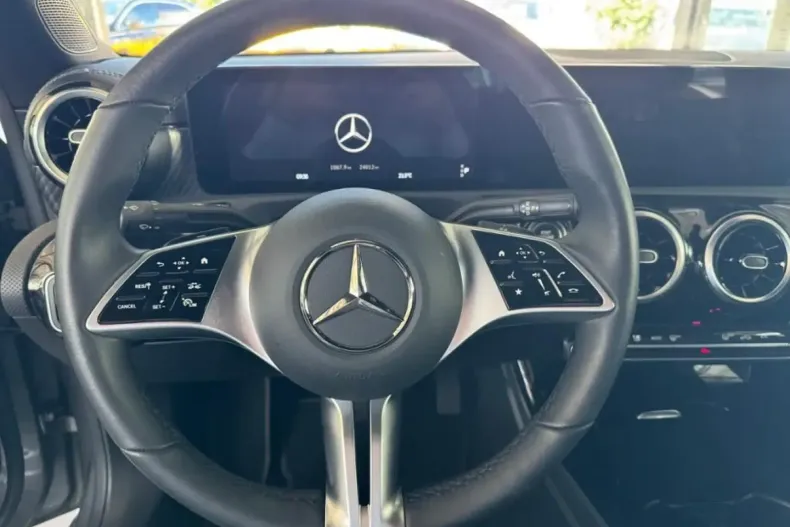 Mercedes-Benz CLA 180 din 2024 cu 24.004 km - oferta MER174236 - foto 15