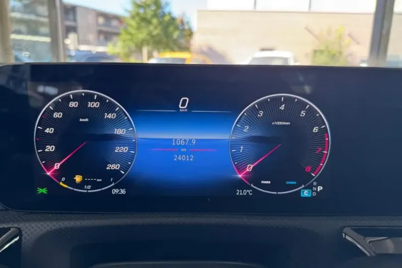 Mercedes-Benz CLA 180 din 2024 cu 24.004 km - oferta MER174236 - foto 16