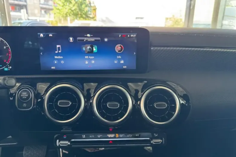 Mercedes-Benz CLA 180 din 2024 cu 24.004 km - oferta MER174236 - foto 19