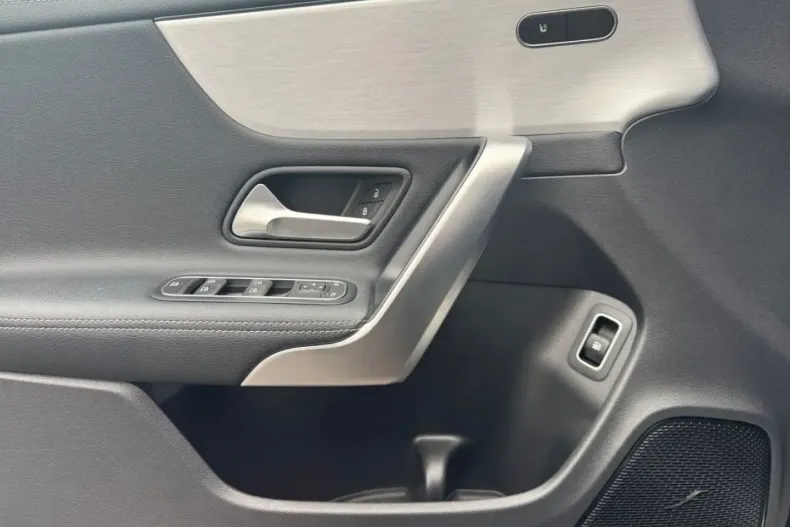 Mercedes-Benz CLA 250 din 2021 cu 59.559 km - oferta MER174237 - foto 16