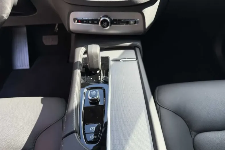 Volvo XC90 din 2025 cu 15.327 km - oferta VOL174279 - foto 14