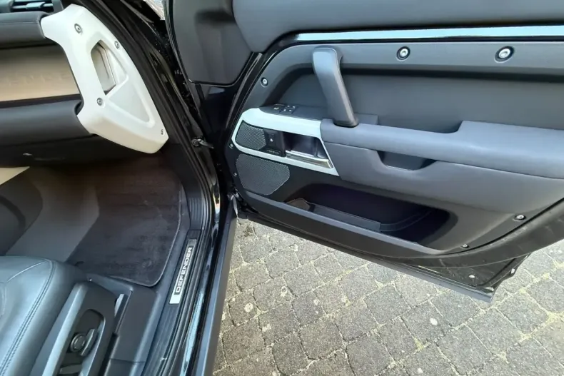 Land Rover Defender din 2022 cu 62.000 km - oferta LAN174282 - foto 6