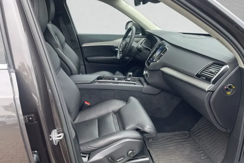 Volvo XC90 din 2022 cu 54.600 km - oferta VOL174307 - foto 3