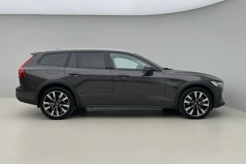 Volvo V60 din 2024 cu 37.511 km - oferta VOL174315 - foto 8