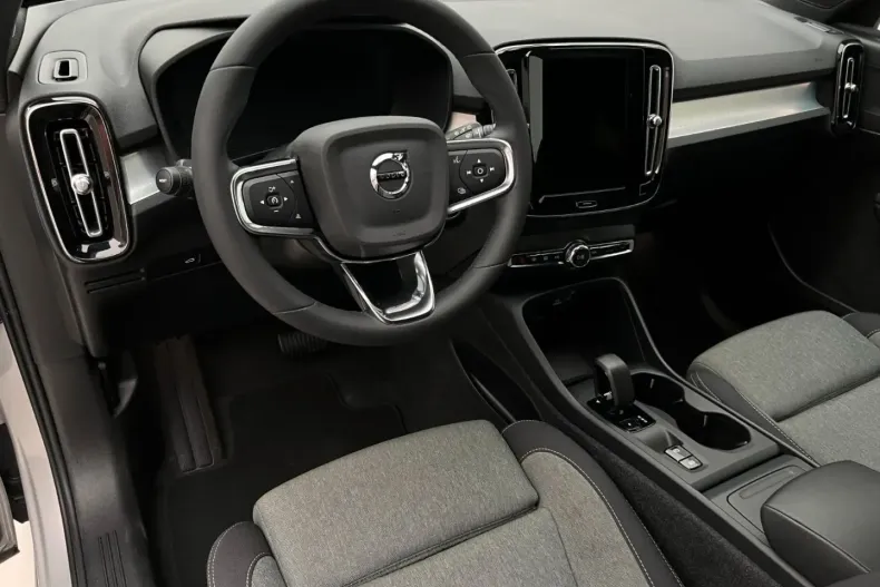 Volvo XC40 din 2023 cu 29.941 km - oferta VOL174316 - foto 7