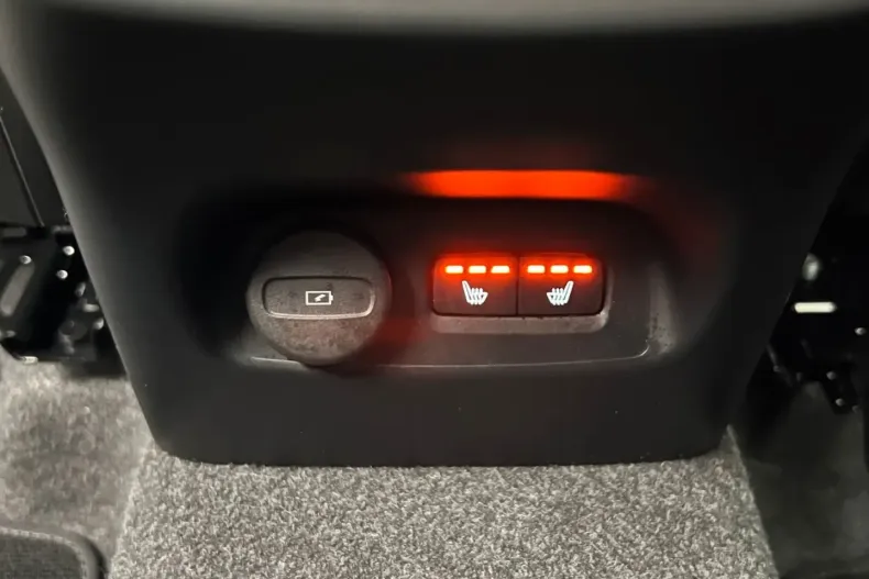 Volvo XC40 din 2023 cu 29.941 km - oferta VOL174316 - foto 15