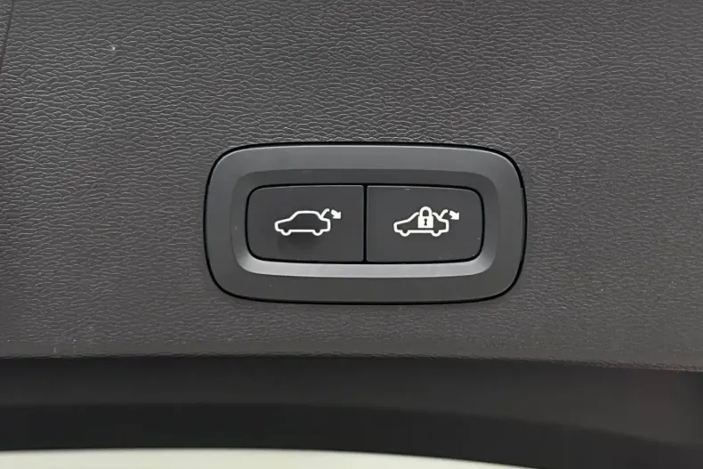 Volvo XC40 din 2023 cu 29.941 km - oferta VOL174316 - foto 25