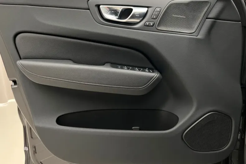 Volvo XC60 din 2022 cu 46.980 km - oferta VOL174318 - foto 6