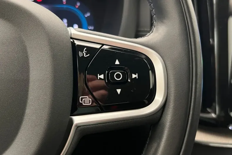 Volvo XC60 din 2022 cu 46.980 km - oferta VOL174318 - foto 13