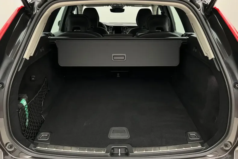 Volvo XC60 din 2022 cu 46.980 km - oferta VOL174318 - foto 24