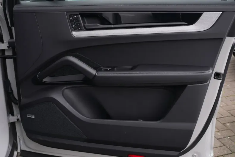 Porsche Cayenne din 2024 cu 16.000 km - oferta POR174331 - foto 39