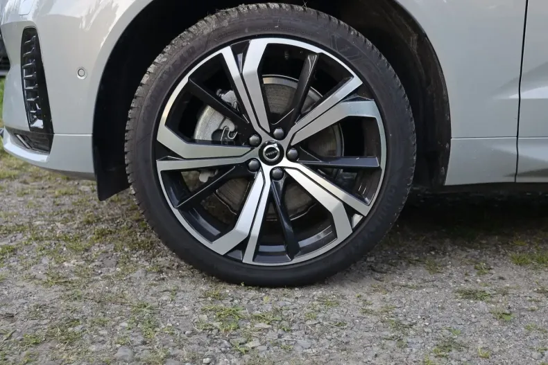 Volvo XC60 din 2023 cu 17.588 km - oferta VOL174333 - foto 3