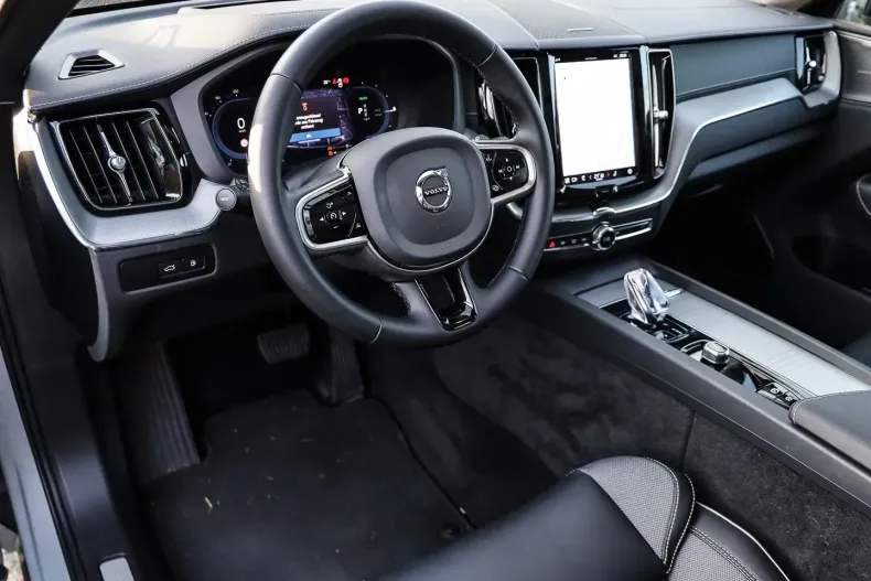 Volvo XC60 din 2023 cu 17.588 km - oferta VOL174333 - foto 4