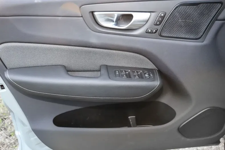 Volvo XC60 din 2023 cu 17.588 km - oferta VOL174333 - foto 10