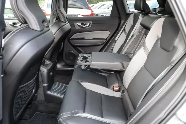 Volvo XC60 din 2023 cu 16.129 km - oferta VOL174334 - foto 14