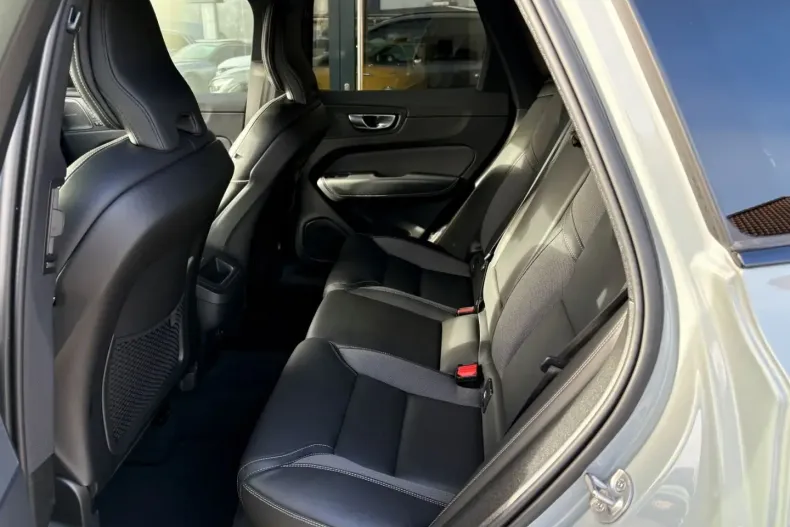 Volvo XC60 din 2023 cu 32.500 km - oferta VOL174335 - foto 11