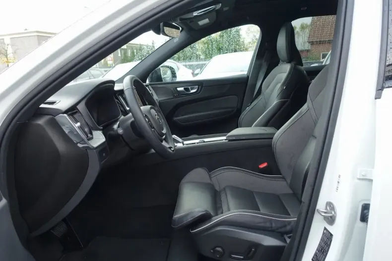 Volvo XC60 din 2025 cu 28.920 km - oferta VOL174336 - foto 9