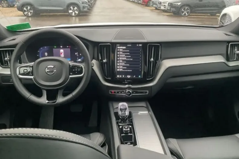 Volvo XC60 din 2024 cu 12.800 km - oferta VOL174337 - foto 3