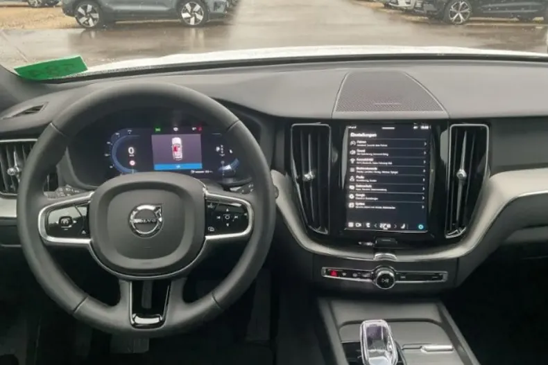 Volvo XC60 din 2024 cu 12.800 km - oferta VOL174337 - foto 12