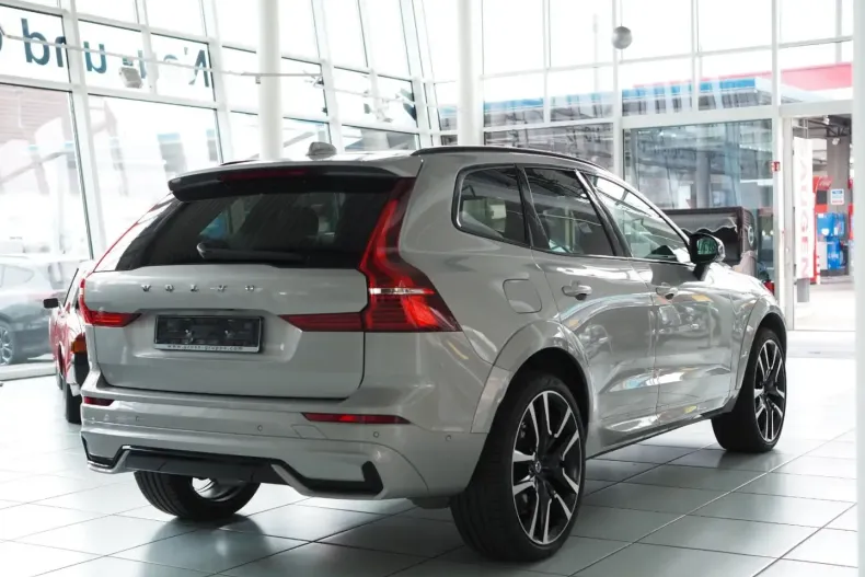 Volvo XC60 din 2022 cu 22.470 km - oferta VOL174339 - foto 4