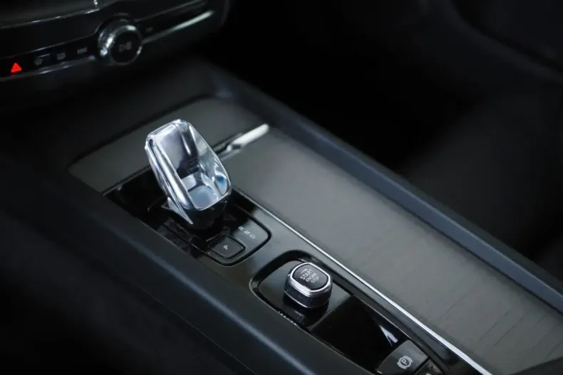 Volvo XC60 din 2024 cu 17.100 km - oferta VOL174340 - foto 11