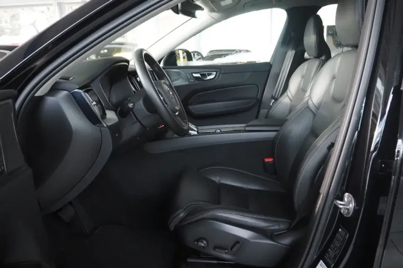 Volvo XC60 din 2024 cu 15.850 km - oferta VOL174342 - foto 24