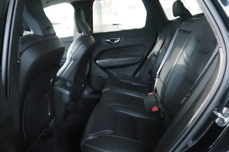 Volvo XC60 din 2024 cu 15.850 km - oferta VOL174342 - foto 27