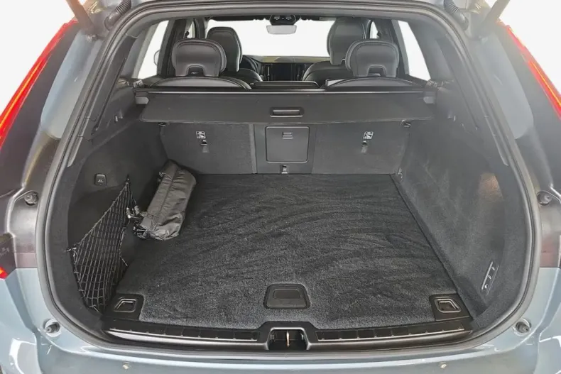 Volvo XC60 din 2023 cu 11.528 km - oferta VOL174343 - foto 6