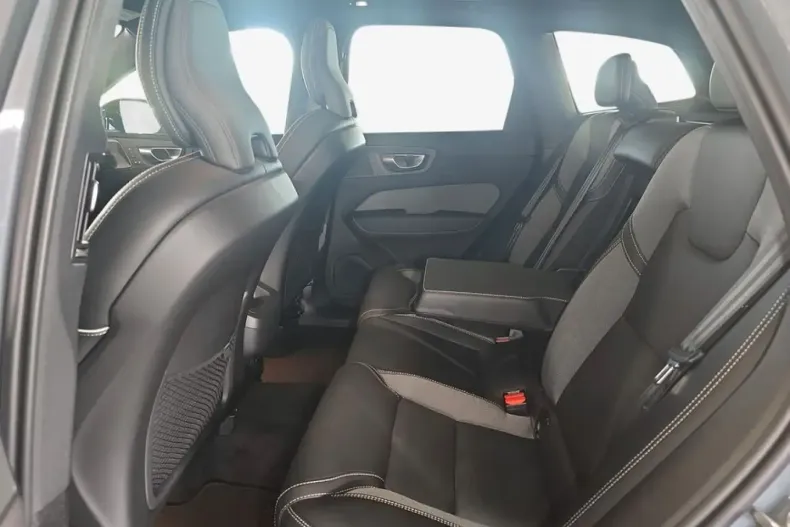 Volvo XC60 din 2023 cu 11.528 km - oferta VOL174343 - foto 8