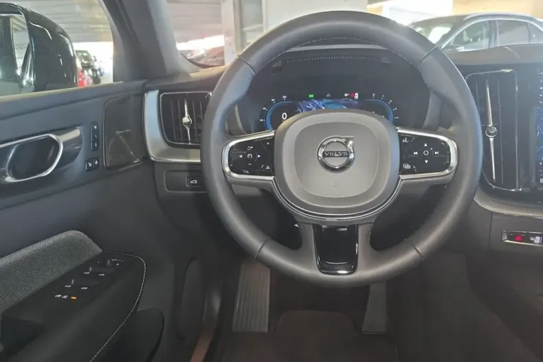 Volvo XC60 din 2023 cu 11.528 km - oferta VOL174343 - foto 11