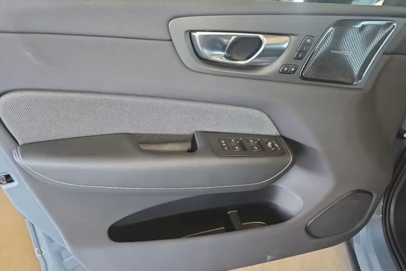 Volvo XC60 din 2023 cu 11.528 km - oferta VOL174343 - foto 13