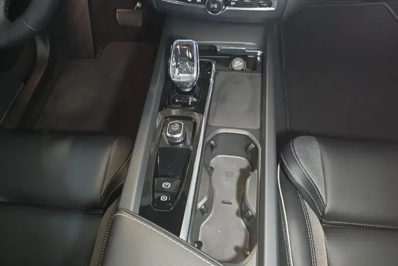 Volvo XC60 din 2023 cu 11.528 km - oferta VOL174343 - foto 19