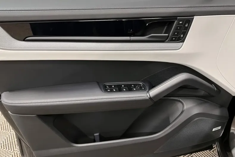 Porsche Cayenne din 2024 cu 9.050 km - oferta POR174366 - foto 17