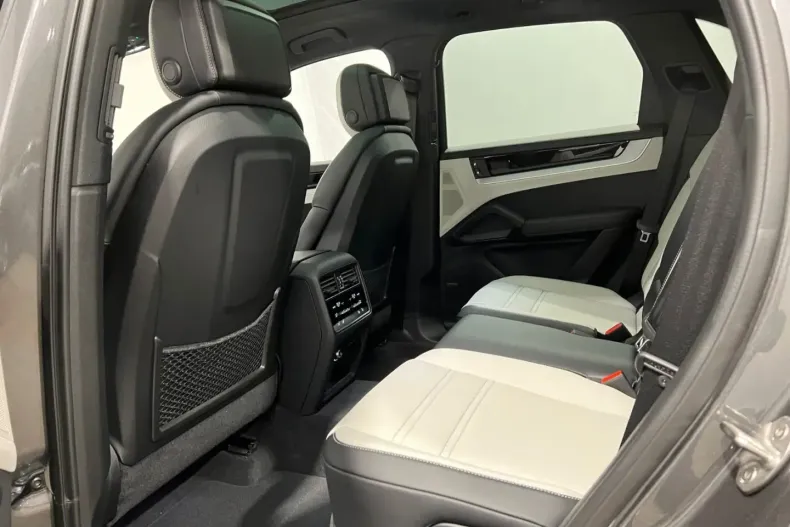 Porsche Cayenne din 2024 cu 9.050 km - oferta POR174366 - foto 19