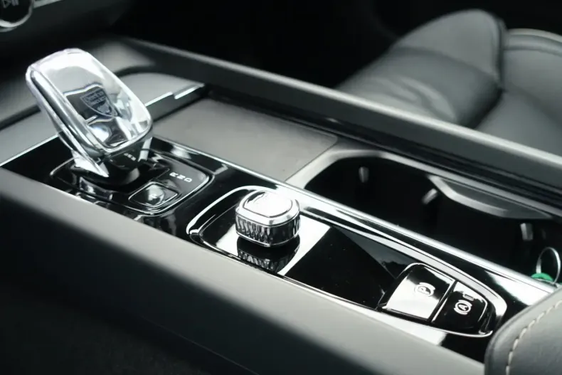 Volvo XC60 din 2025 cu 22.330 km - oferta VOL174381 - foto 21