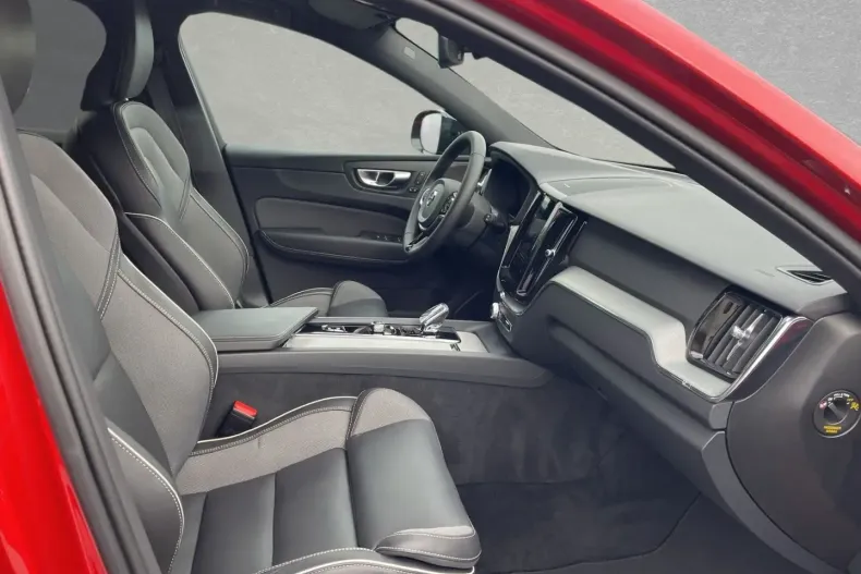 Volvo XC60 din 2024 cu 23.500 km - oferta VOL174384 - foto 4