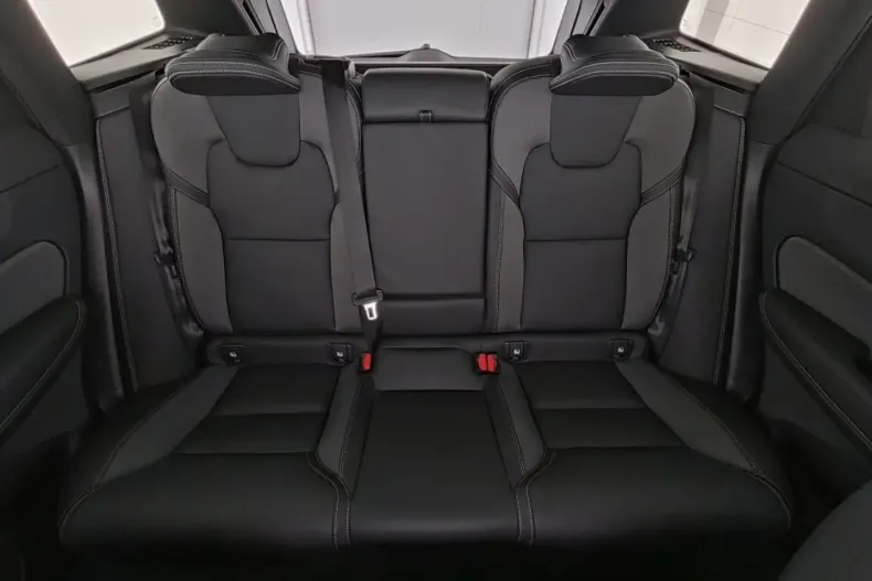 Volvo XC60 din 2025 cu 23.233 km - oferta VOL174386 - foto 13